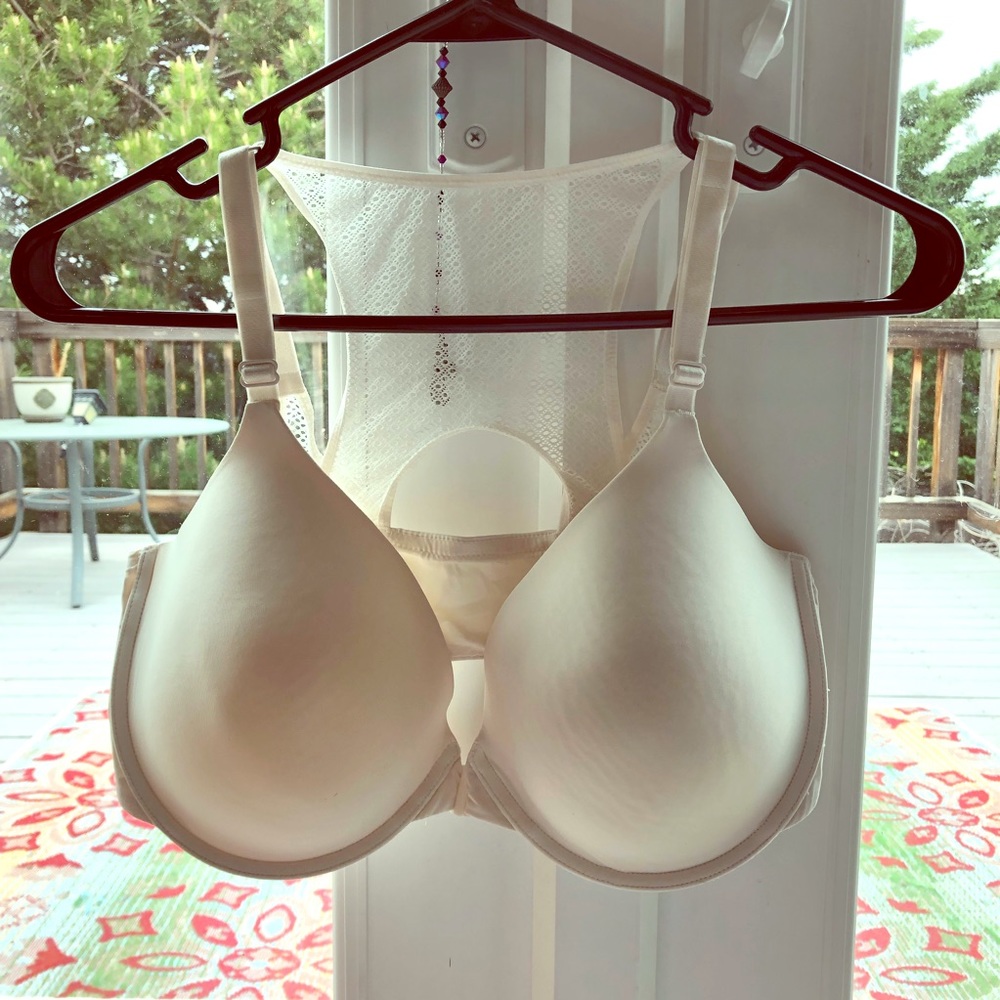 Victoria’s Secret front close t-shirt Demi bra